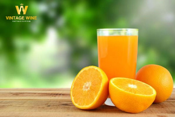 Cách giải rượu bằng nước cam nguyên chất 