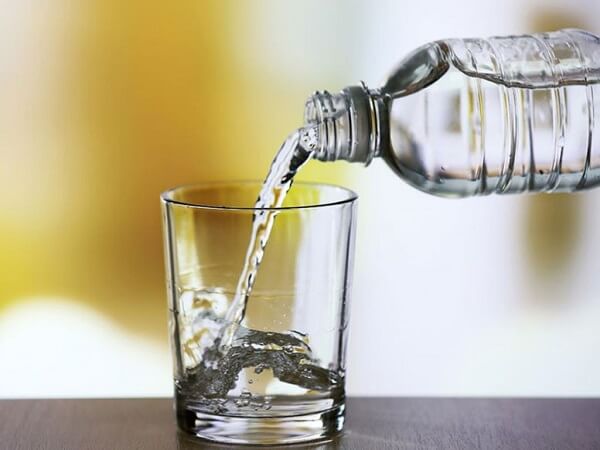 Uống thêm nước lọc là cách uống rượu không say