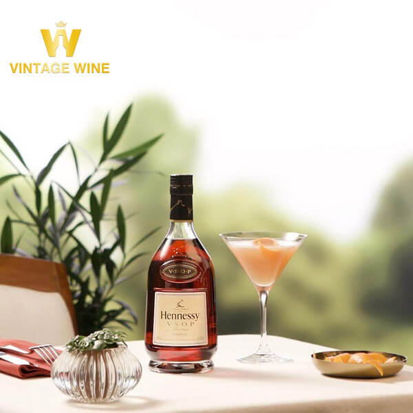 Rượu Hennessy VSOP được sản xuất bằng nguyên liệu là 100% nho Ugni Blanc