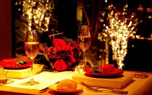 Kết Hợp Hoa Hồng và Rượu Vang trong Buổi Hẹn Lãng Mạn