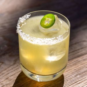 Cách Trang Trí và Thưởng Thức Cocktail Margarita