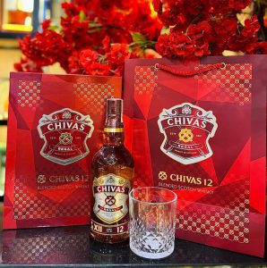 Lý do nên chọn Chivas 12 hộp quà 2023 làm món quà tặng