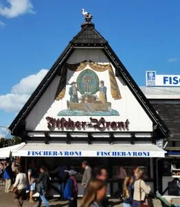 Một lều bia tại lễ hội Oktoberfest ở Munich, Đức