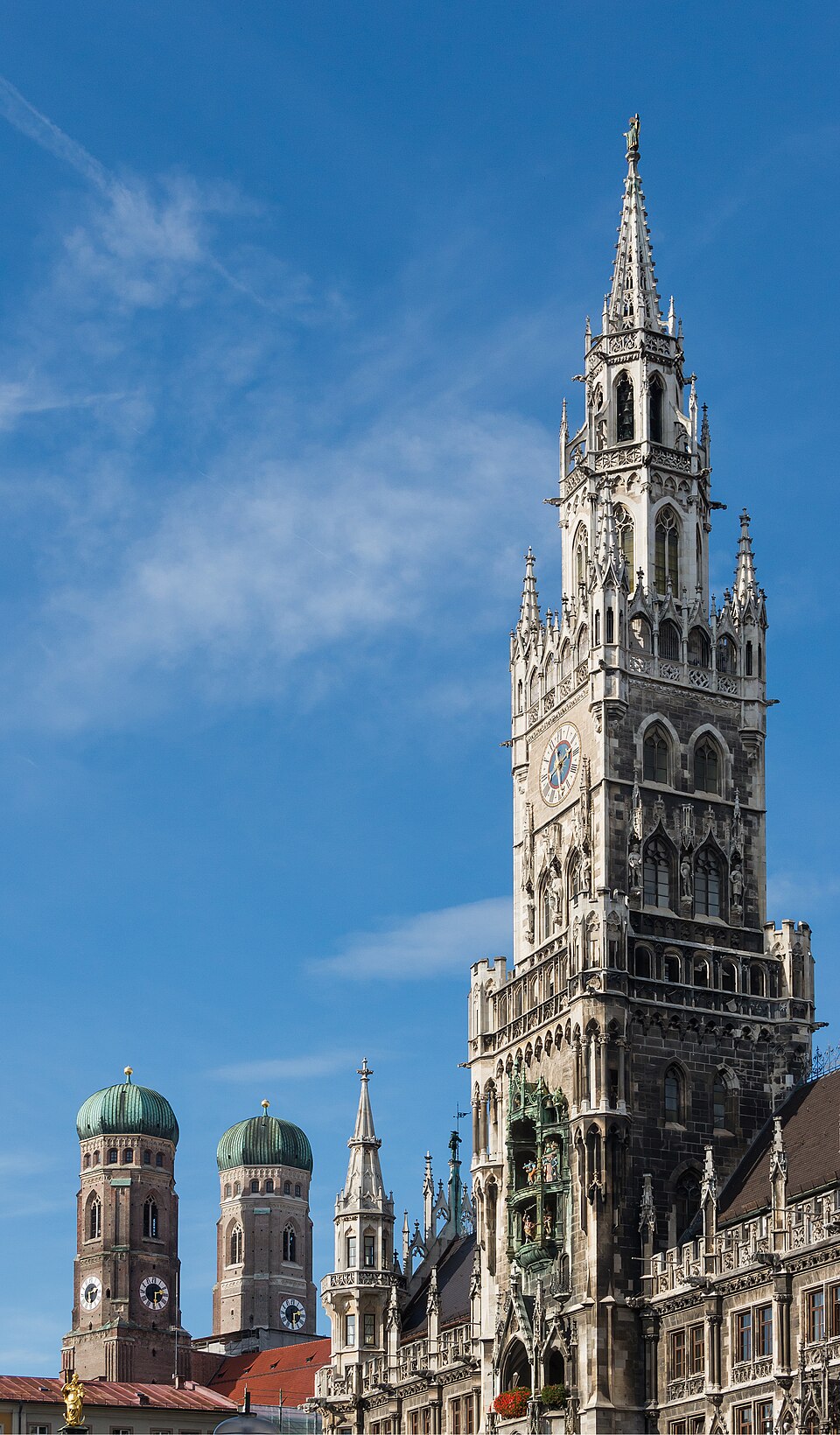 Quảng trường Marienplatz và tòa thị chính ở trung tâm Munich