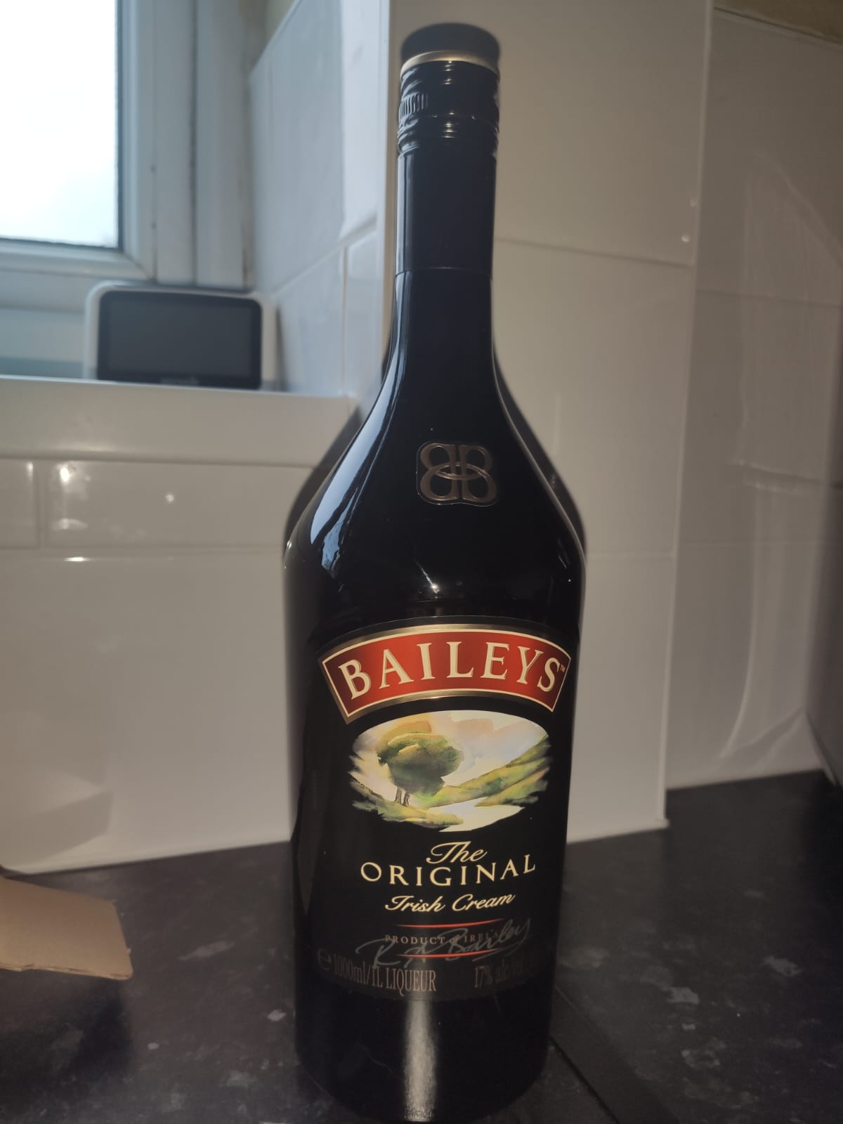 Chai Baileys Original Irish Cream đứng thẳng
