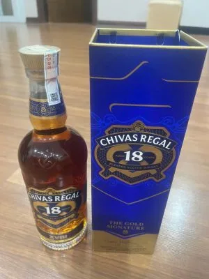 Chivas Regal 18 Years — The Gold Signature (Thanh Lý)