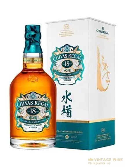 Chai Chivas 18 năm Mizunara cạnh hộp trắng có chữ Nhật