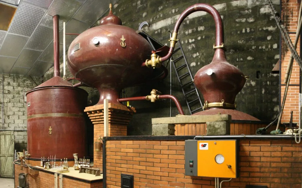 Nồi chưng cất đồng truyền thống dùng làm Cognac