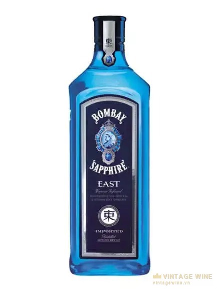 Chai Bombay Sapphire East thuỷ tinh xanh đậm, nhãn xanh than có chữ East và dấu chữ Đông