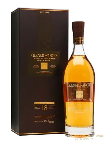 Chai và hộp Glenmorangie 18 năm Highland single malt