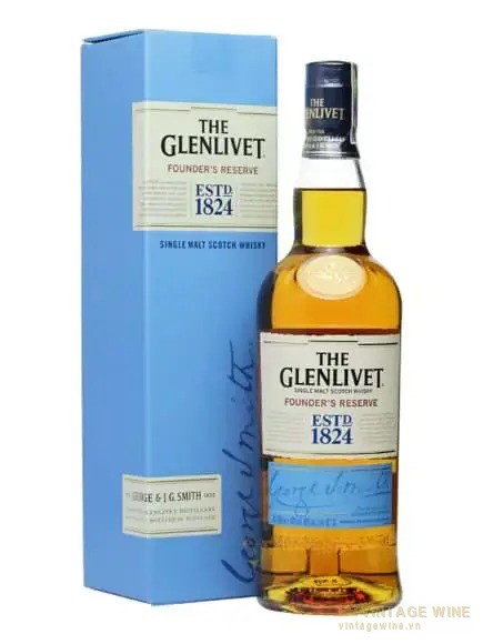 Chai The Glenlivet Founder's Reserve cạnh hộp xanh dương