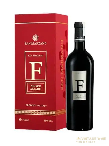Hộp quà đỏ in chữ F Negro Amaro cạnh chai F bản thường
